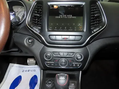 Jeep Cherokee 2019, 69546 км, за 7942.76 USD - фото 11