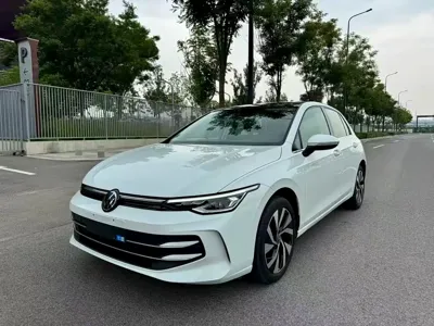 Volkswagen Golf · 2025 год
