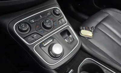 Chrysler 200 2015, 84792 км, за 3939.75 USD - фото 9