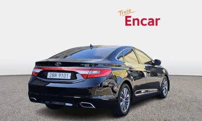 Hyundai Grandeur 2015, 128667 км, за 4553.74 USD