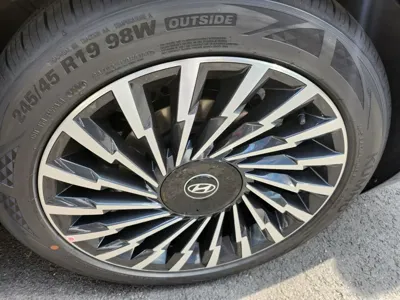 Hyundai Grandeur 2026, 2550 км, за 18392.01 USD