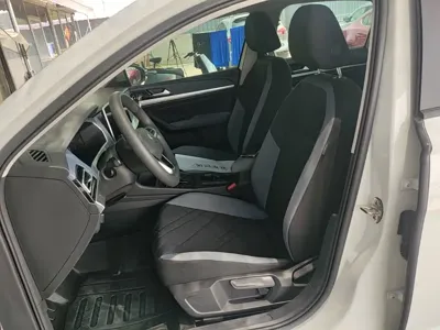 Volkswagen Lavida 2024, 50900 км, за 8514.01 USD - фото 15
