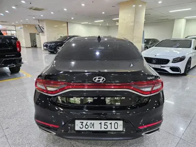 Hyundai Grandeur 2018, 331118 км, за 4218.94 USD
