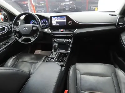 Hyundai Grandeur 2018, 331118 км, за 4218.94 USD