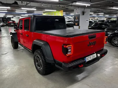Jeep Gladiator 2022, 24000 км, за 27647.7 USD