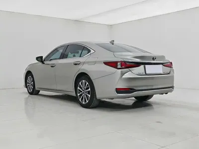 Lexus ES 2024, 30000 км, за 27121.37 USD