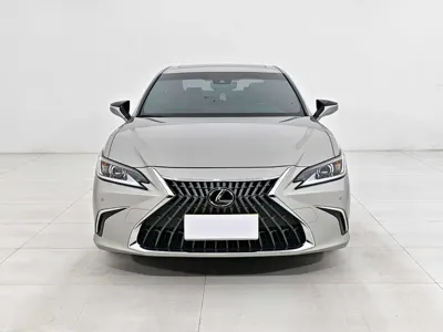 Lexus ES 2024, 30000 км, за 27121.37 USD
