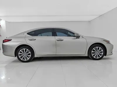 Lexus ES 2024, 30000 км, за 27121.37 USD - фото 7
