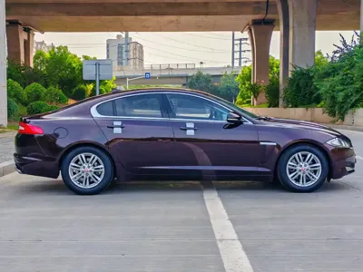 Jaguar XF 2015, 120000 км, за 6453.6 USD