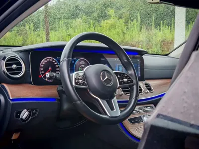 Mercedes-Benz E-Class 2020, 86000 км, за 24808.25 USD