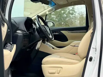 Toyota Vellfire 2023, 90000 км, за 81811.24 USD