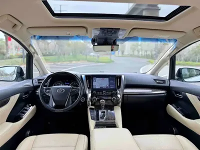 Toyota Vellfire 2023, 90000 км, за 81811.24 USD