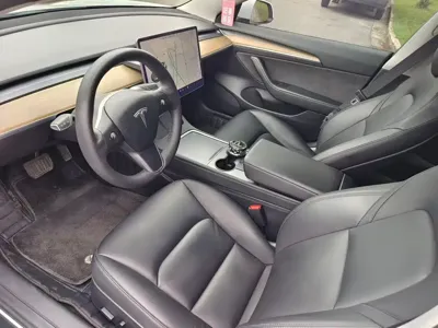 Tesla Model 3 2021, 120000 км, за 15594.68 USD