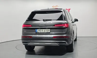 Audi Q7 2021, 29471 км, за 44600.61 USD