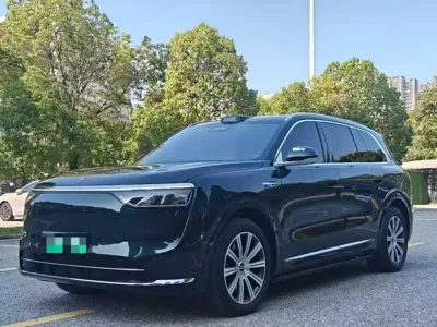 AITO 问界 AITO M8 · 2025 год