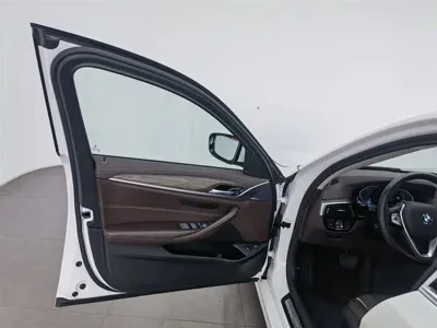 BMW 5 Series New Energy 2019, 166600 км, за 15126.25 USD - фото 8
