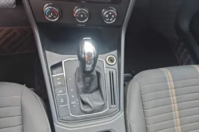 Volkswagen Lavida 2021, 43200 км, за 10125 USD - фото 15