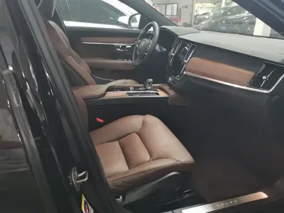 Volvo S90 2024, 30000 км, за 26456.23 USD