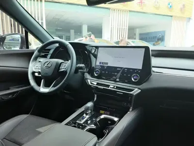 Lexus RX 2024, 30000 км, за 42113.38 USD