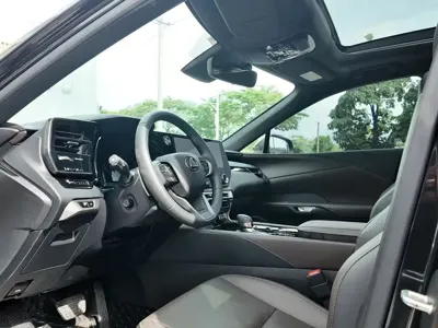 Lexus RX 2024, 30000 км, за 42113.38 USD - фото 6
