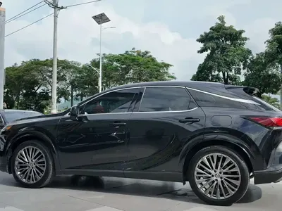 Lexus RX 2024, 30000 км, за 42113.38 USD - фото 8