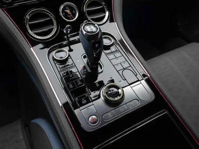 Bentley Continental 2025, 4638 км, за 270895.24 USD - фото 9