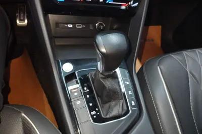 Volkswagen Tiguan L 2022, 57100 км, за 20761 USD