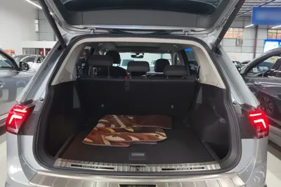 Volkswagen Tiguan L 2022, 57100 км, за 20761 USD - фото 8
