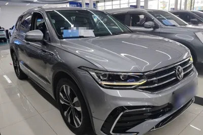 Volkswagen Tiguan L 2022, 57100 км, за 20761 USD - фото 15
