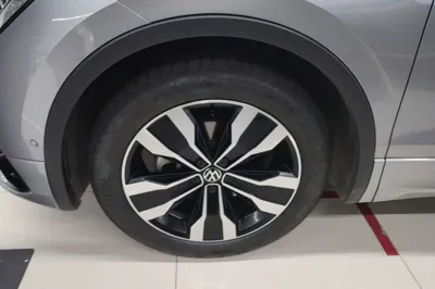 Volkswagen Tiguan L 2022, 57100 км, за 20761 USD - фото 22
