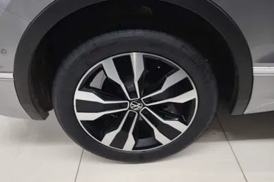 Volkswagen Tiguan L 2022, 57100 км, за 20761 USD - фото 23