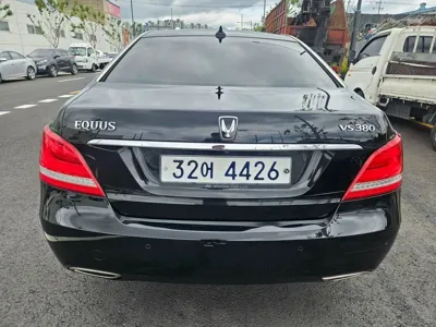 Hyundai Equus 2015, 140986 км, за 5146.58 USD