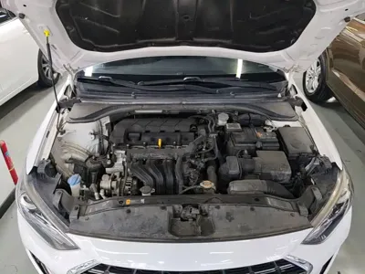 Hyundai Elantra 2020, 81400 км, за 6591.99 USD - фото 20