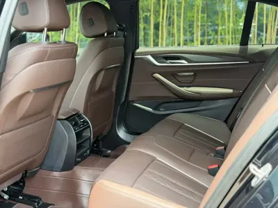 BMW 5 Series 2022, 70000 км, за 29134.22 USD