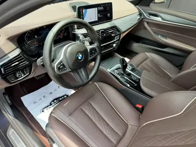 BMW 5 Series 2022, 70000 км, за 29134.22 USD