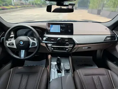 BMW 5 Series 2022, 70000 км, за 29134.22 USD
