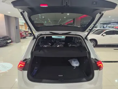 Volkswagen Tiguan 2023, 29170 км, за 35779.37 USD - фото 8
