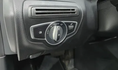 Mercedes-Benz C-Class 2019, 85438 км, за 14535.84 USD - фото 17
