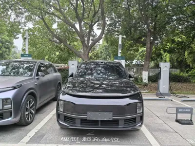 Li Auto Li L9 2022, 51000 км, за 37638.91 USD