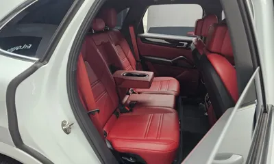 Porsche Cayenne 2023, 32204 км, за 68062.12 USD - фото 12