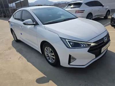 Hyundai Avante 2019, 104995 км, за 7285.98 USD