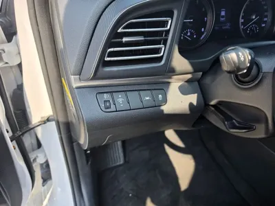 Hyundai Avante 2019, 104995 км, за 7285.98 USD - фото 10