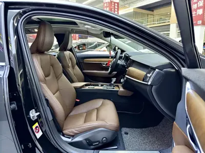 Volvo S90 2020, 131000 км, за 15759.32 USD