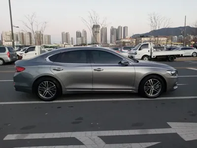 Hyundai Grandeur 2017, 87666 км, за 10437.18 USD
