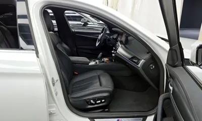 BMW 5-Series 2023, 33094 км, за 28410.57 USD - фото 11