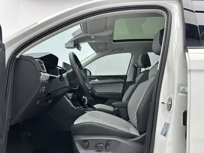 Volkswagen Tayron 2023, 22000 км, за 26381.43 USD