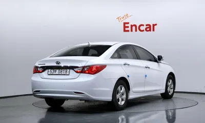 Hyundai Sonata 2014, 141072 км, за 2605.86 USD