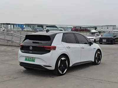 Volkswagen ID.3 2023, 30000 км, за 11121.87 USD
