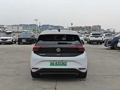 Volkswagen ID.3 2023, 30000 км, за 11121.87 USD