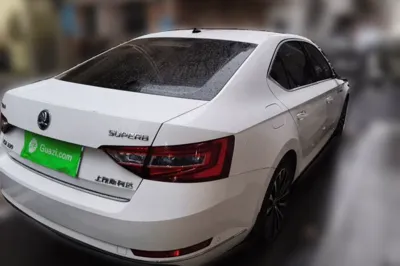 Skoda Superb 2018, 54400 км, за 10353 USD - фото 6